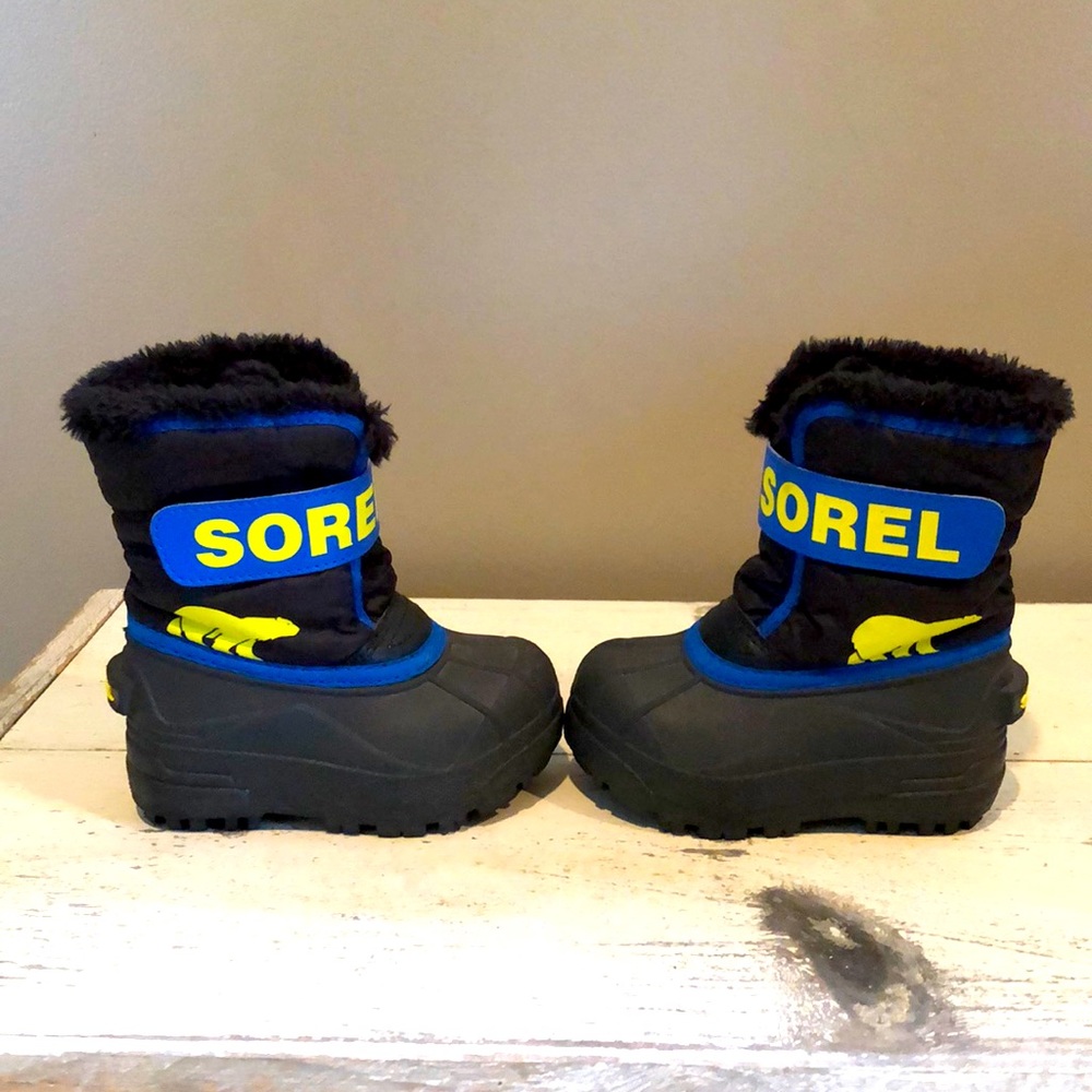 Like New Sorel toddler Snow Commander Winter boots!
